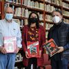 José Alonso dona ejemplares sobre el exilio español a nuestra biblioteca
