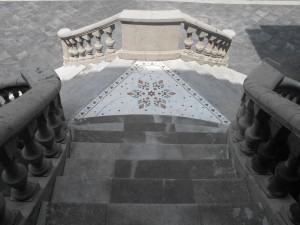 Escaleras al patio